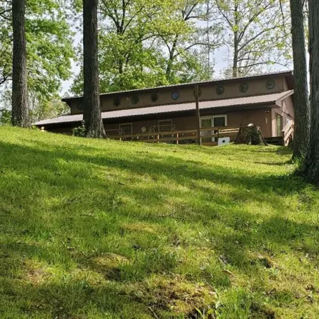 Peaceful Lake House Cabin 1, Kayaks Provided Free, Direct Water Access!