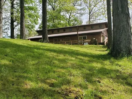 Peaceful Lake House Cabin 1, Kayaks Provided Free, Direct Water Access!