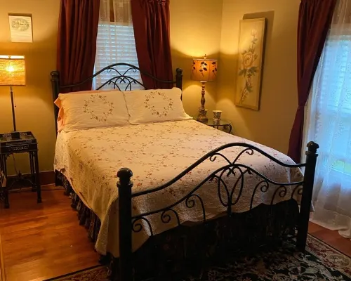 Unwind in the Ozarks Hotels in Johnson County