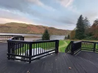 WATERSIDE 3 BED COTTAGE, HOT TUB, SAUNA, PVT BEACH