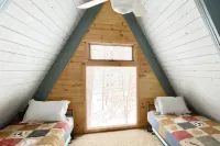 6.45 ACRE Private Close to Big Bear Mountain, Waterfall, Fire-pit, Loft & more. Hotels in Lackawaxen Township