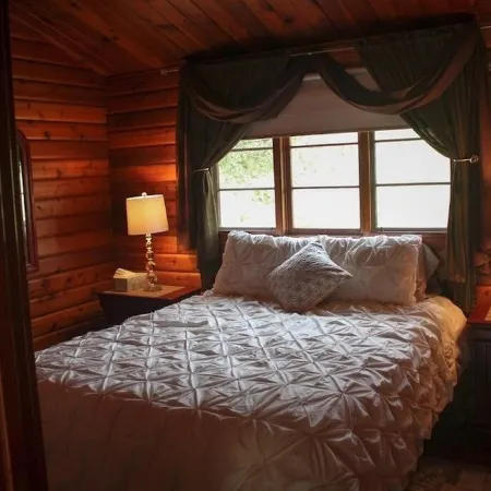 ✨Rustic Cabin in Dry Creek Valley with beautiful views // 5 miles to Plaza ✨