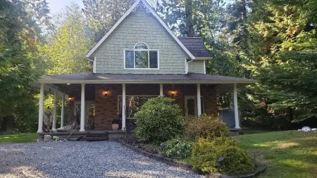 Cozy Classy Country Cottage