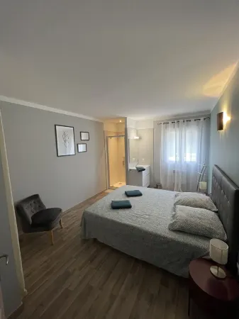 Villa TAVEL, near AVIGNON Отели в г. Тавель