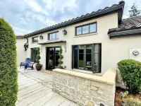 Romantic Private & Detatched Guest Home behind the gates of a Chateau on the Sea