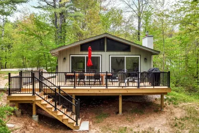 Cozy, Pet-Friendly Escape Near Lake & Mountains Hotel a 