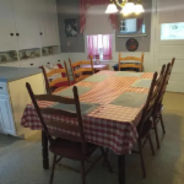 Peaceful Country Farmhouse Located in a Private Nature Setting