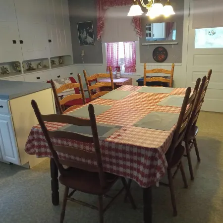 Peaceful Country Farmhouse Located in a Private Nature Setting