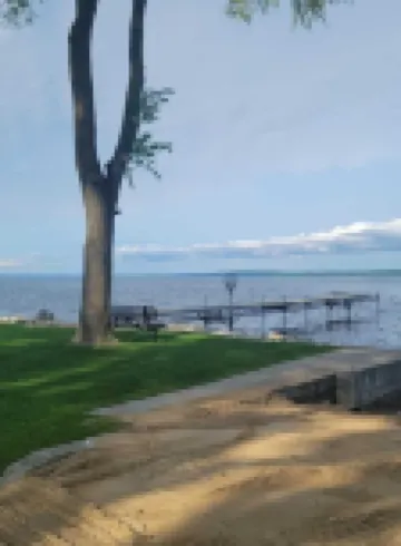 Beautiful Sunrises and Lakefront Views!