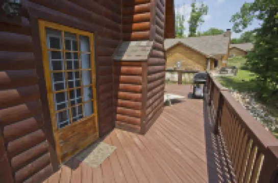 Wilderness Retreat Cabin- Lg Game Room, Private Hot Tub; 1 Mile to Thunder Ridge