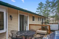 Peaceful country setting close to city comforts - hot tub and goat family onsite