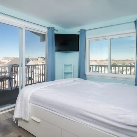 Short stroll to the beach! Newly renovated, 3 bedroom condo, wrap around porch