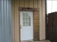 Cozy 2-bedroom cabin in front of the lake!!!