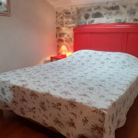 Charming cottage la FENIERE in quiet area, 105m², 3 ch, heated swimming pool