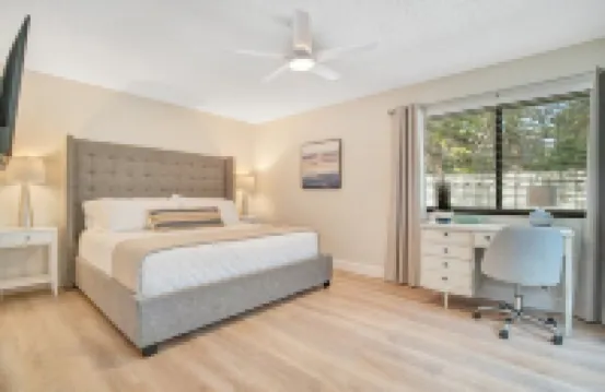 SeaWoods VILLA. WALK to the Beach!