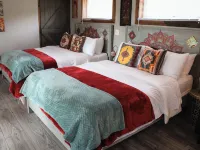 Aladdin Inspired Fairytale Cabin Hot Tub 3 Miles from Hocking Hills State Park Hotels in Swan Township