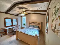 Relaxing & Rejuvenating Retreat w/Hot tub, Pool, Sauna, & Games for family+pets