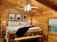 Fishing Pond, Wifi, Corn Hole, Easy Roads, Hot Tub, Fire Pit, Dog Friendly!
