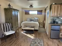 Beautiful cabin retreat with gorgeous views! Pet friendly with wide open spaces.