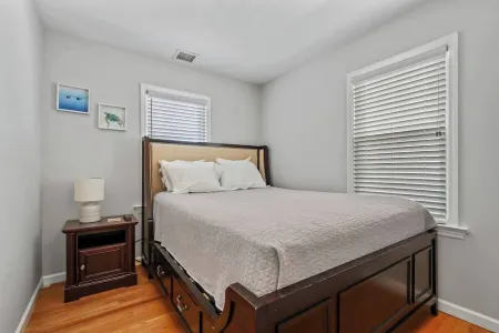 Comfy & Cozy - 3BR House - 1 Block to the Boardwalk