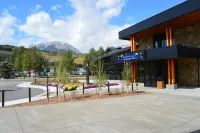 Luxury Getaway of the Rockies, minutes from 5 major ski areas