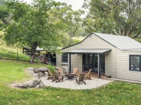 The River Cottage - Idyllic river side cottage