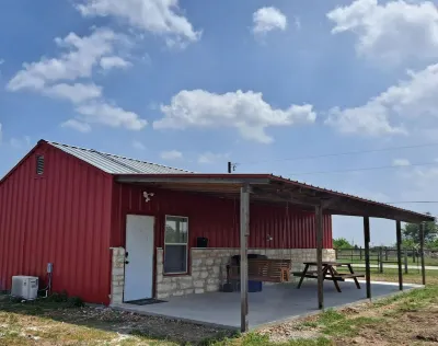 Lovely one room barndominium - The Bastrop Barndo