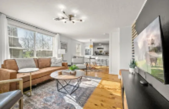 Cozy bungalow in charming Old Town Tomball