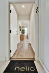 Modern Condo-3 min to Main