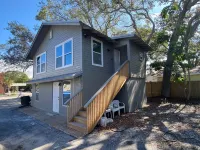 Bradenton duplex near downtown Pier, Harbor, Riverwalk & beaches.  Pet friendly!