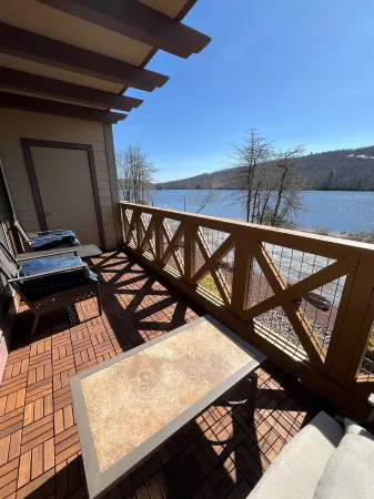Lakefront on Boulder Lake with beach access and beautiful views, relax & enjoy!