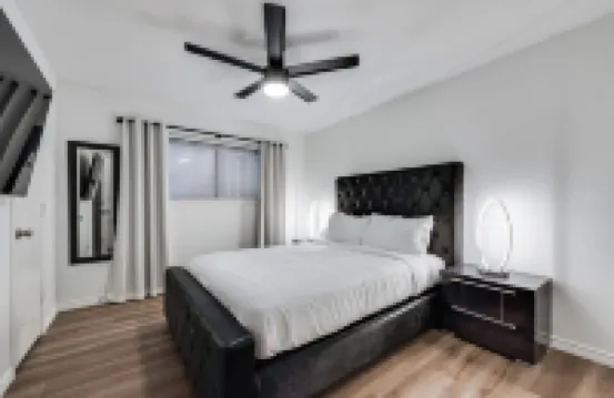 Ultimate Comfort & Modern Elegance in our Renovated Pool House with Hot Tub