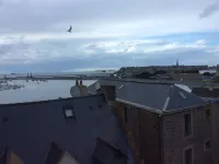 COMFORTABLE APARTMENT IN FRONT OF THE BEACH SEA VIEW AND ST MALO INTRA-MUROS