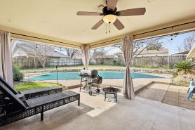 Cozy Pet-Friendly Retreat, Seasonal Pool & Fireplace, Sleeps 10