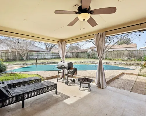 Cozy Pet-Friendly Retreat, Seasonal Pool & Fireplace, Sleeps 10 Hotels in Cleburne