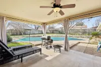 Cozy Pet-Friendly Retreat, Seasonal Pool & Fireplace, Sleeps 10