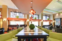 Hampton Inn & Suites Raleigh/Crabtree Valley Hotel di House Creek