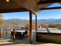Amazing Mountain View’s from every room! Hot Tub/3 Fire pits & Game Rm - 4 tähden