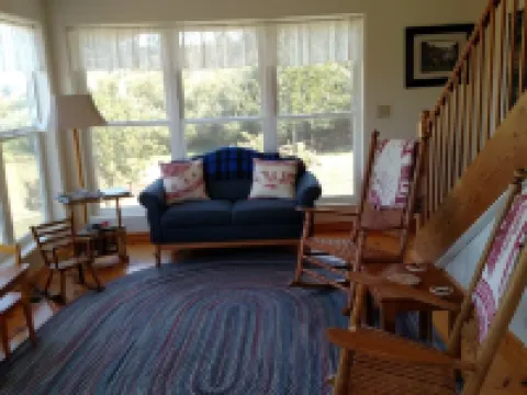 Ferndale BluffHouse --  Farm House sleeps 9; 10 acre former dairy Hoteles en Ferndale