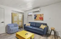 Downtown Blonde Bungalow w/Fully Fenced BIG YARD, AC, W/D, 2 Samsung Smart TVs