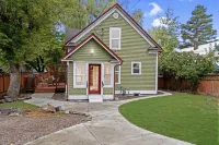 Lux Kalispell Farmhouse w/ Large Hot Tub