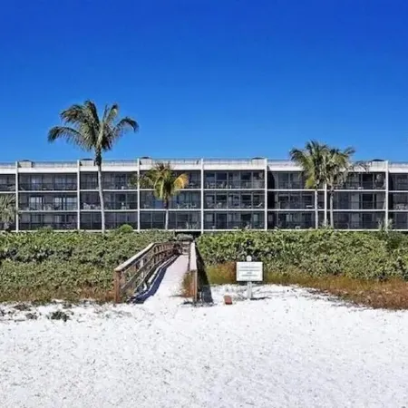 Partial gulf view condo on Sanibel Island.Direct beach access. Family-Friendly!