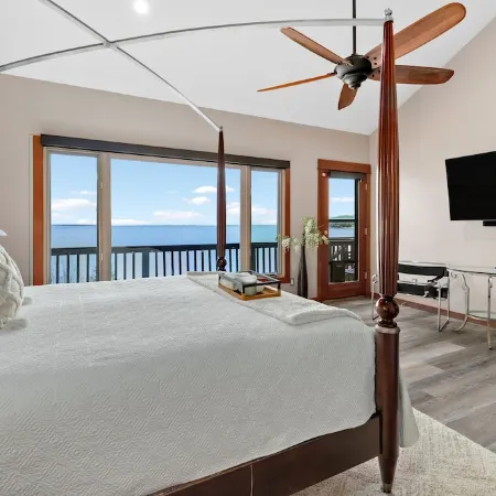 Lakefront Luxury -June Special - Private Beach & Dock Near Sandpoint