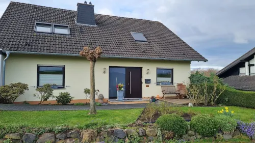 Schöne Ferienwohnung in Erpel Direkt am Rheinsteig. Kleine Haustiere Willkommen Các khách sạn ở Erpel