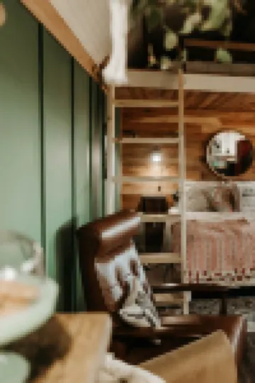 Private tiny cabin- 10 minutes from Dale Hollow Lake!