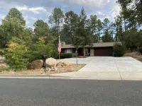 Single Story Chic', One mile from Downtown,  with Tesla 220v Outlet in Garage