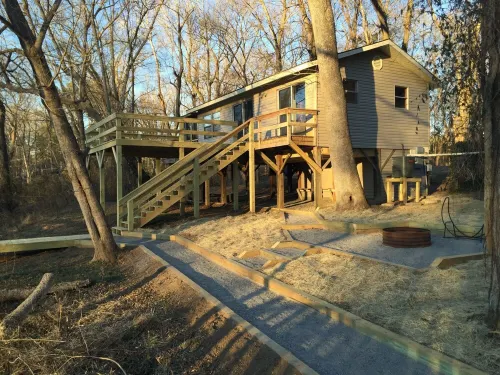 Riverfront Cabin on Exclusive Jon's Pocket!