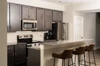 Sophisticated Golf Community Townhouse!–3442
