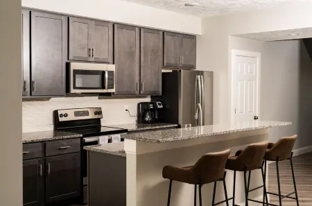 Sophisticated Golf Community Townhouse!–3442