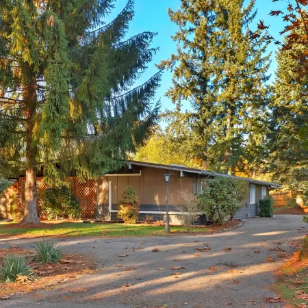 Cozy Haven with Hot Tub & AC Near Bangor Base and Hospital in Silverdale